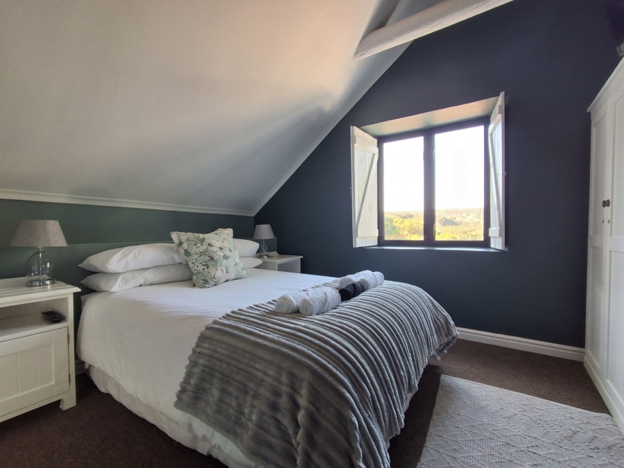 8 Bedroom Property for Sale in Stilbaai Oos Western Cape